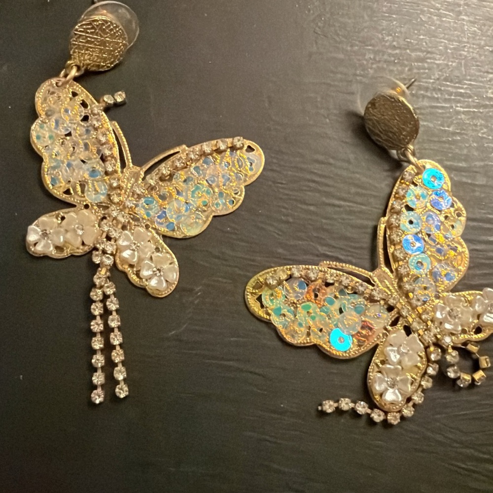 Elegant Gold Butterfly Earrings